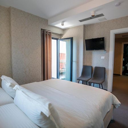 Hotel Chicago Shkoder Bagian luar foto