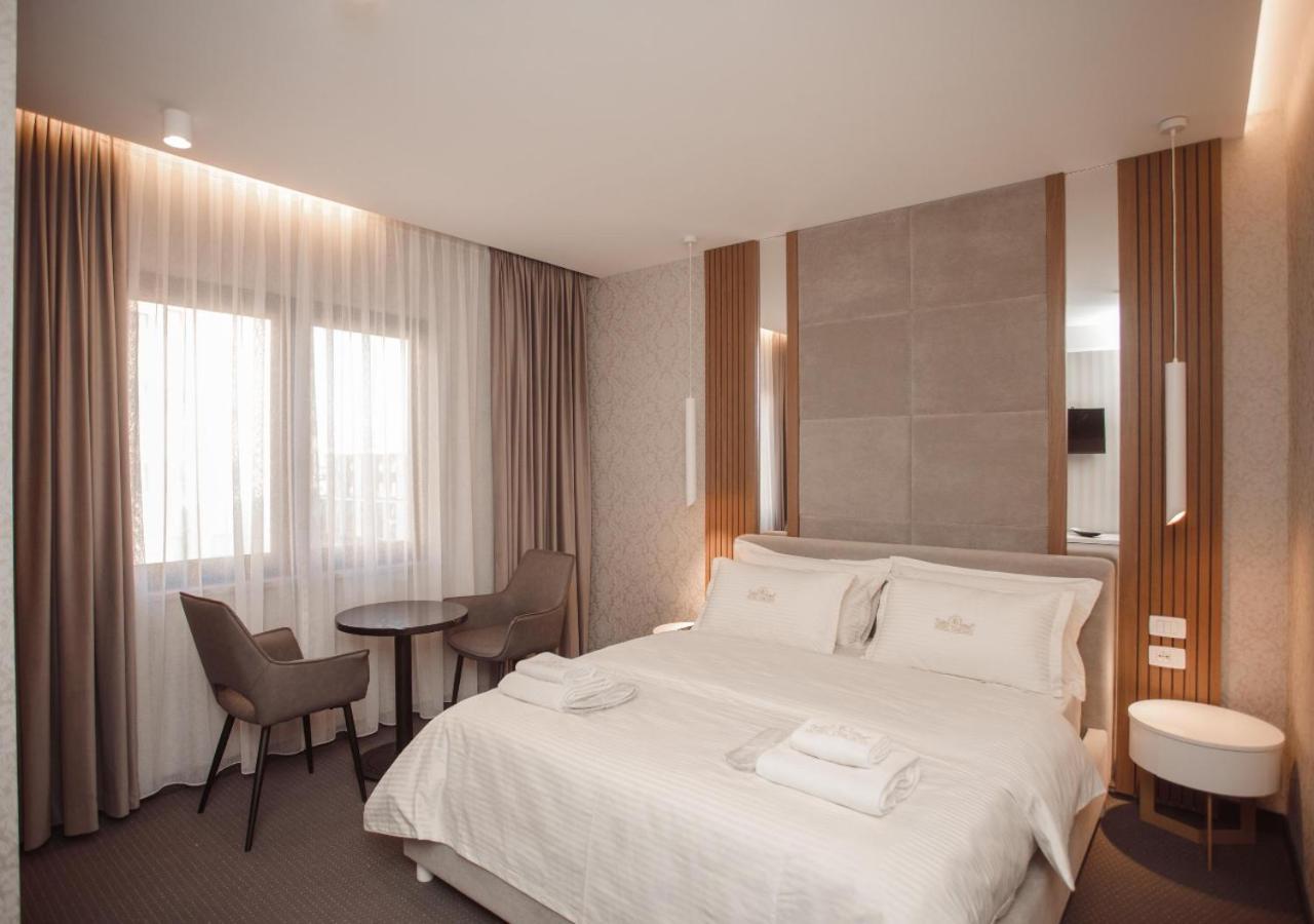 Hotel Chicago Shkoder Bagian luar foto
