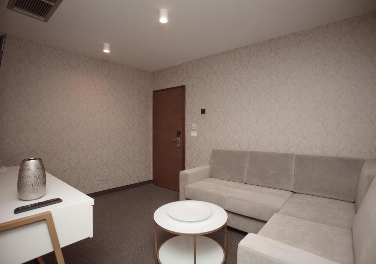 Hotel Chicago Shkoder Bagian luar foto