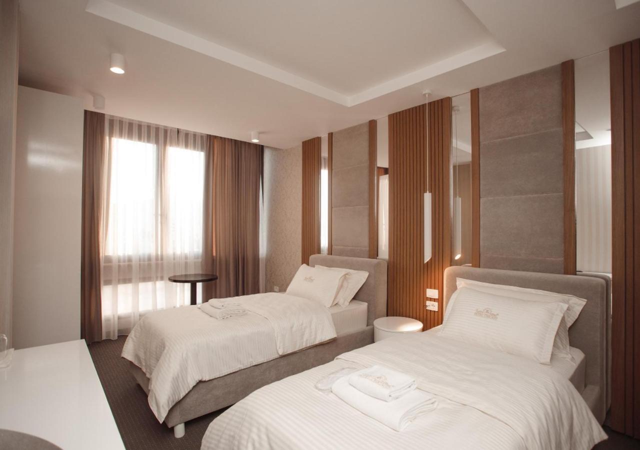 Hotel Chicago Shkoder Bagian luar foto