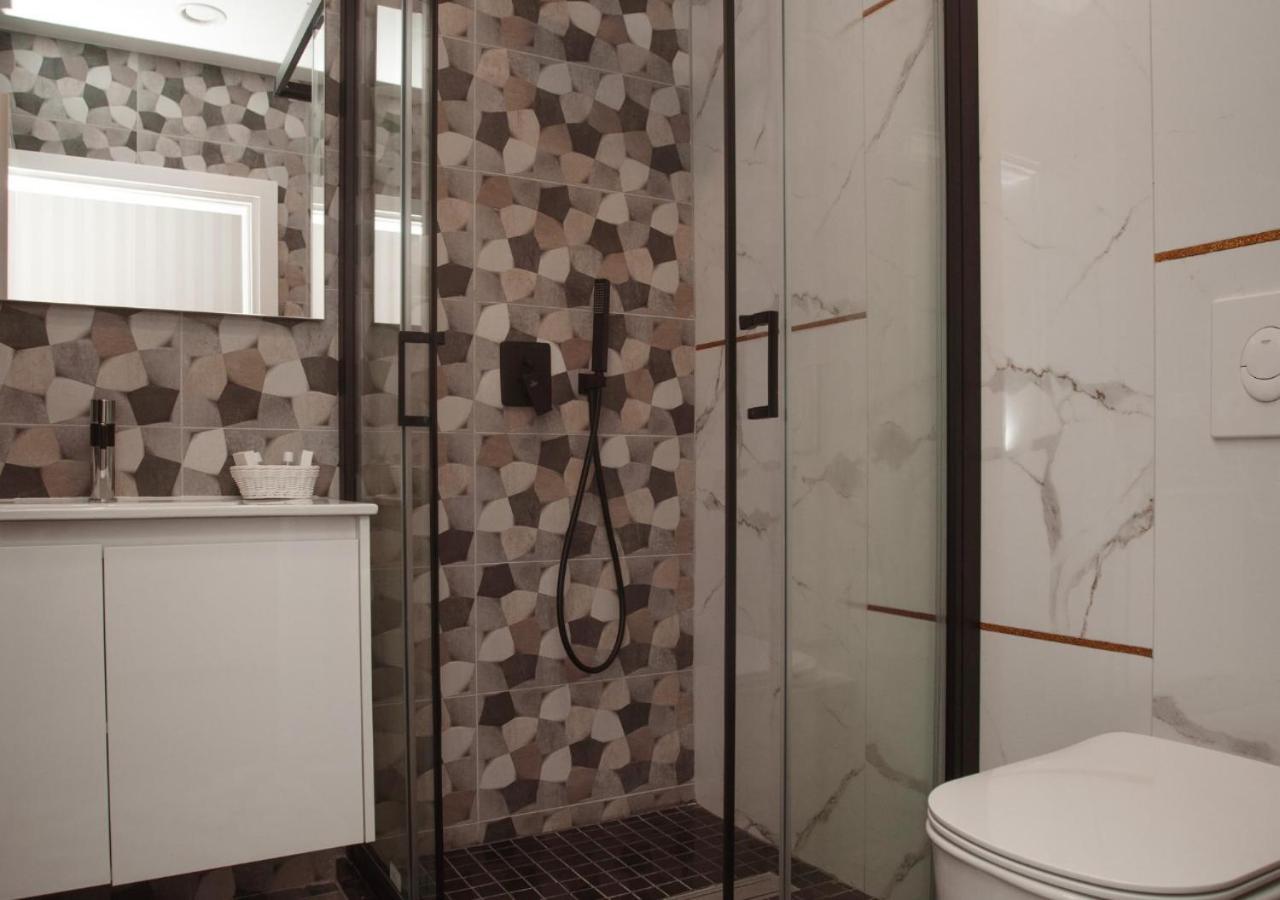 Hotel Chicago Shkoder Bagian luar foto