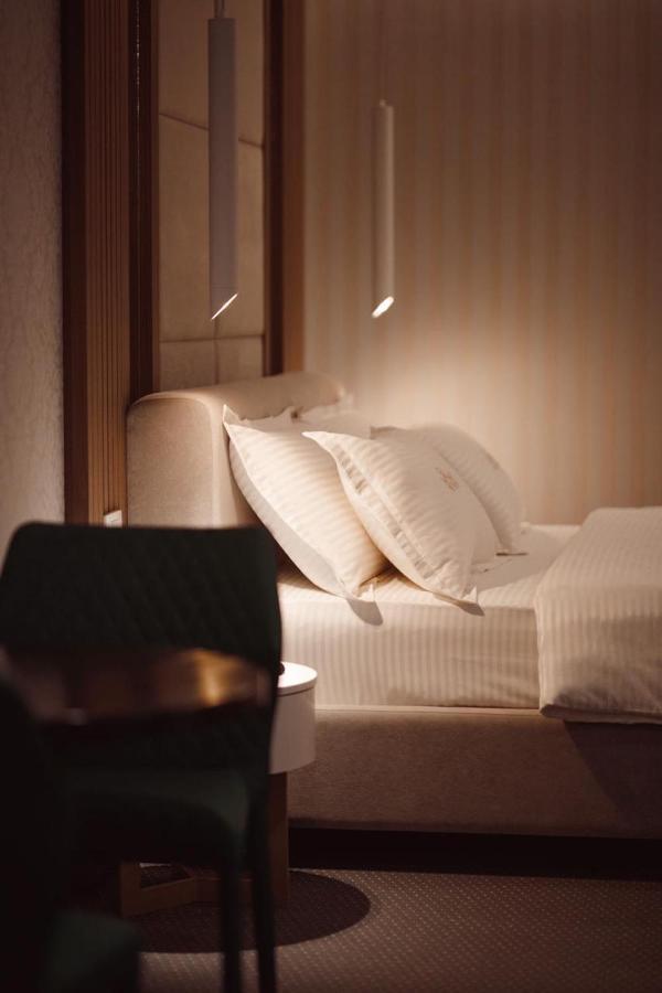 Hotel Chicago Shkoder Bagian luar foto