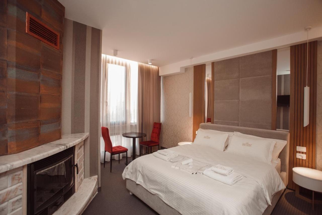 Hotel Chicago Shkoder Bagian luar foto