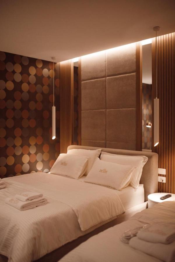 Hotel Chicago Shkoder Bagian luar foto