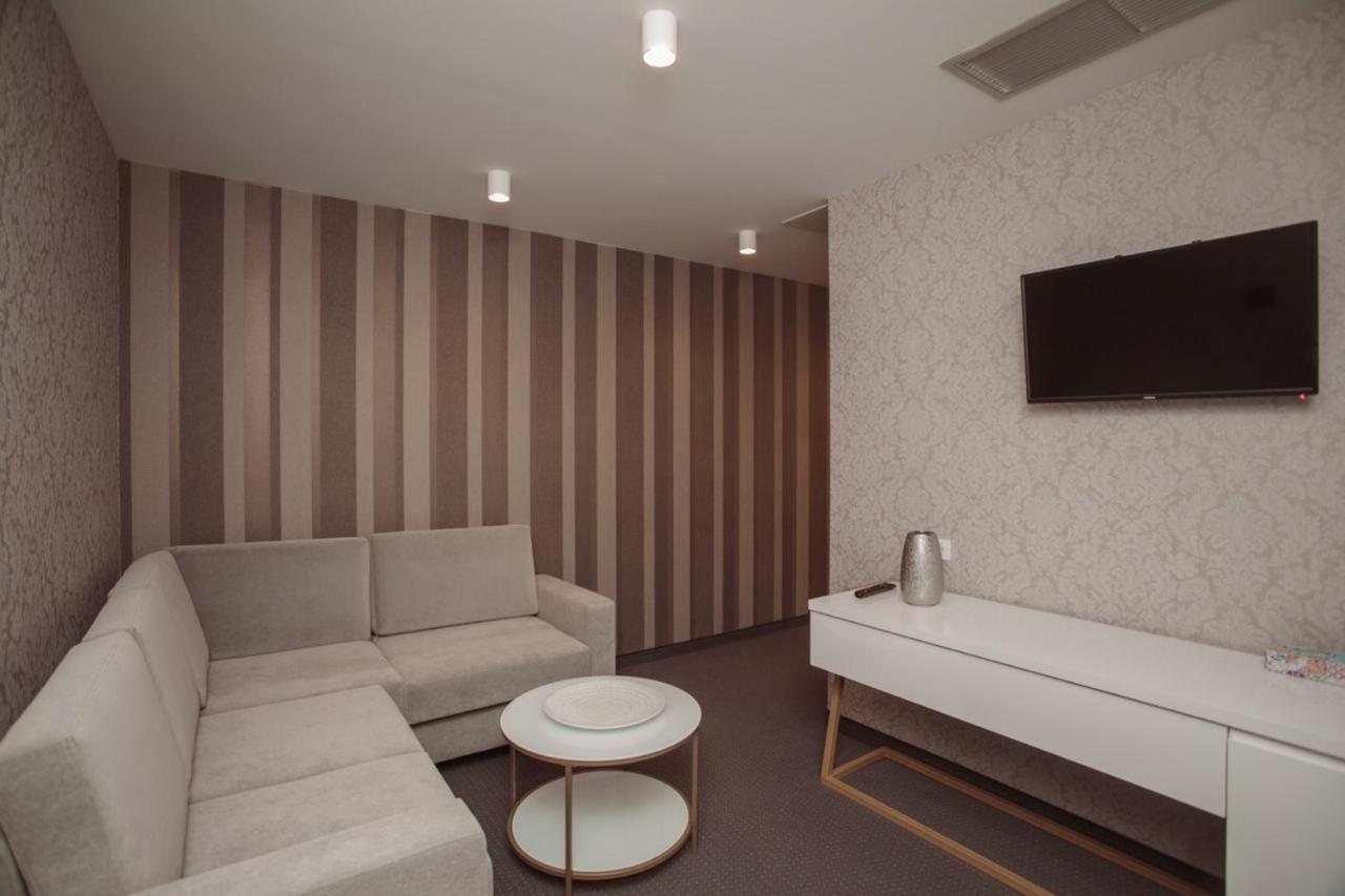 Hotel Chicago Shkoder Bagian luar foto