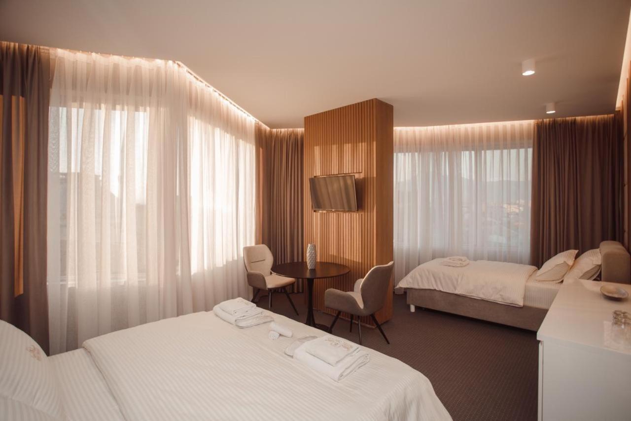 Hotel Chicago Shkoder Bagian luar foto