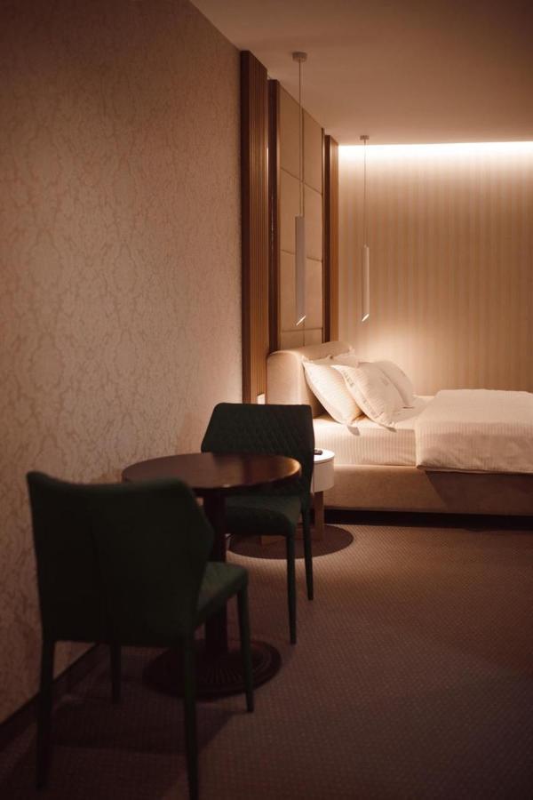 Hotel Chicago Shkoder Bagian luar foto