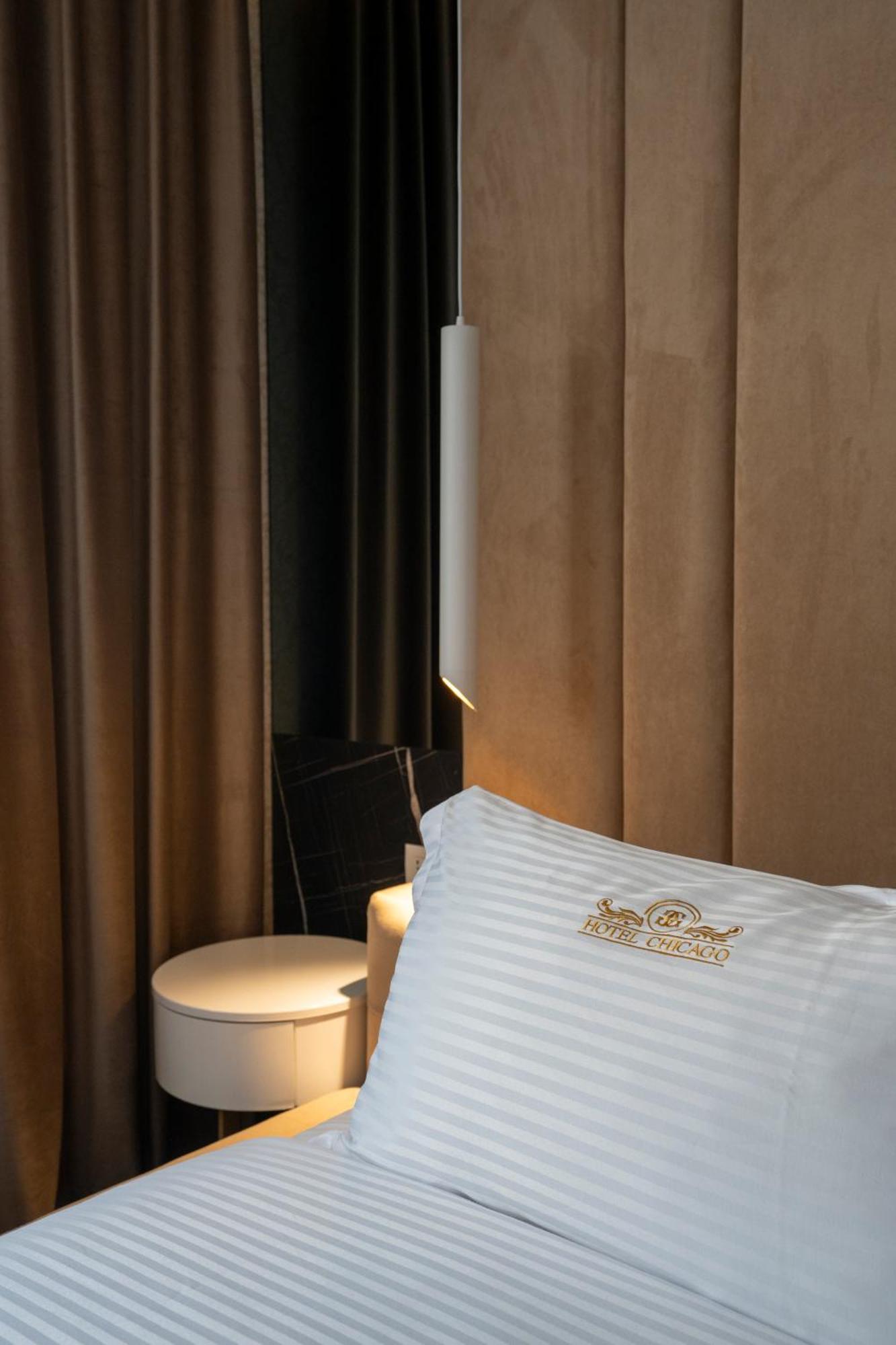 Hotel Chicago Shkoder Bagian luar foto