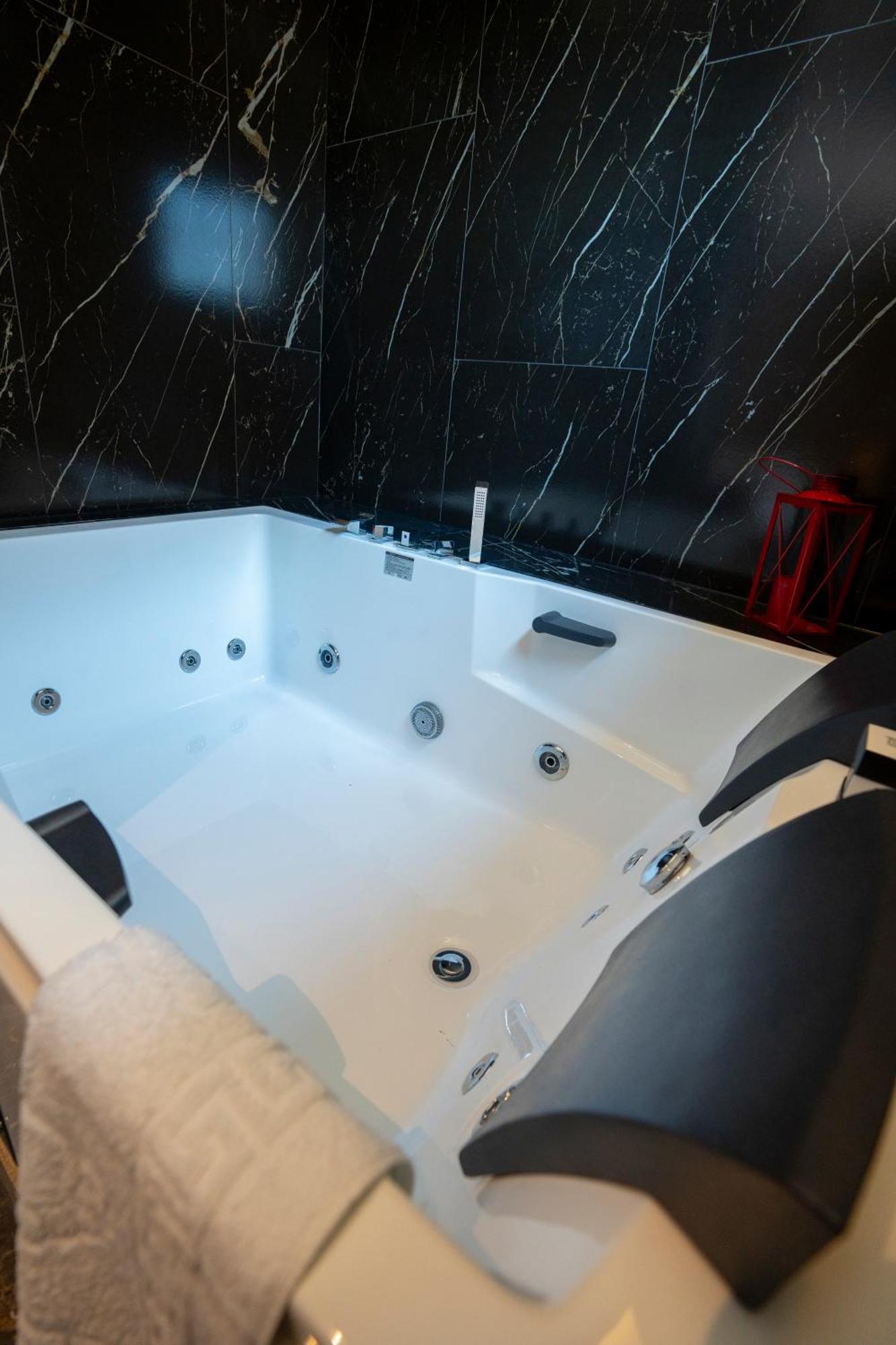 Hotel Chicago Shkoder Bagian luar foto